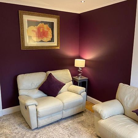 גלאזגו Cheerful One Bedroom Cottage With Parking Space. מראה חיצוני תמונה