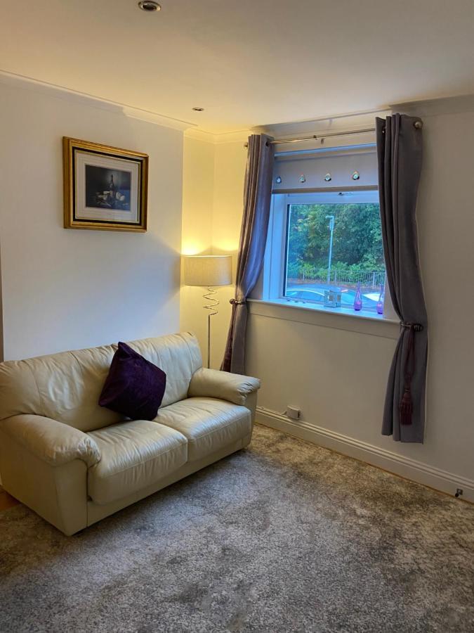 גלאזגו Cheerful One Bedroom Cottage With Parking Space. מראה חיצוני תמונה