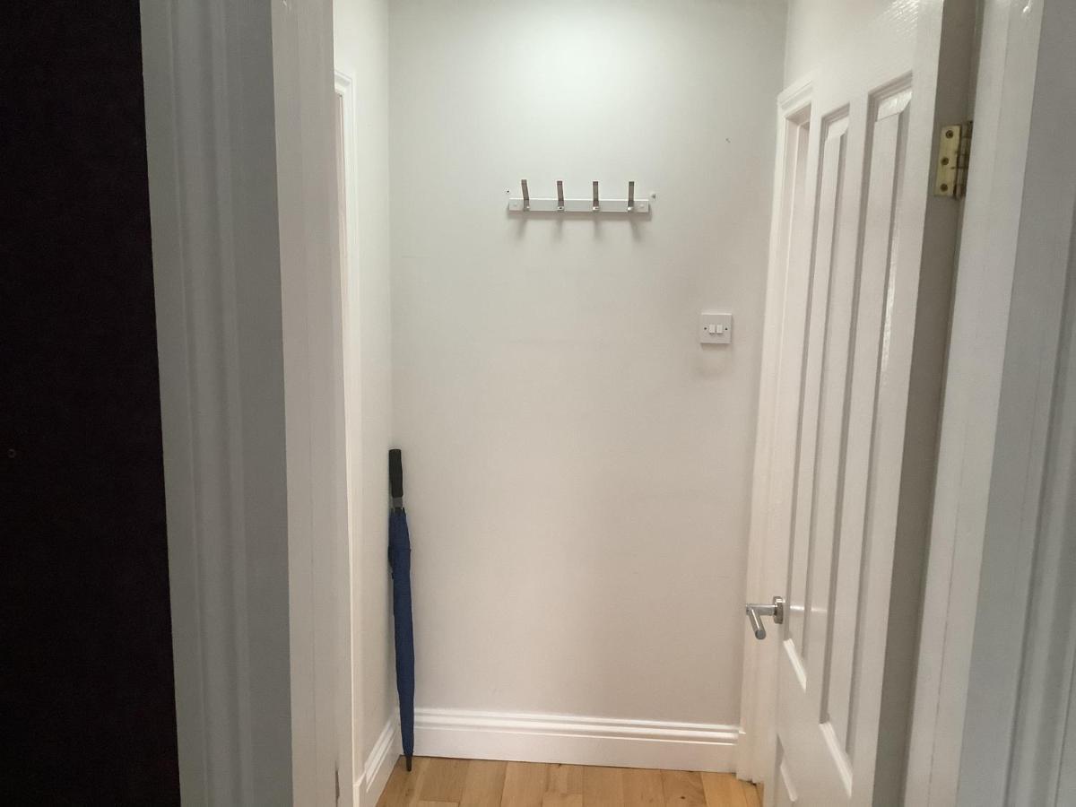 גלאזגו Cheerful One Bedroom Cottage With Parking Space. מראה חיצוני תמונה