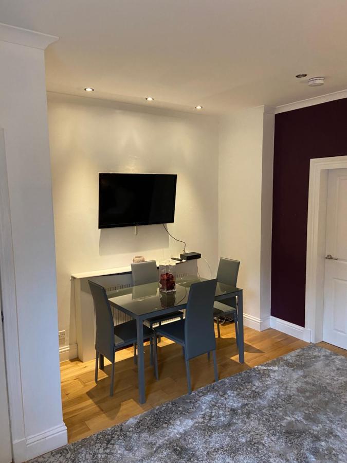 גלאזגו Cheerful One Bedroom Cottage With Parking Space. מראה חיצוני תמונה